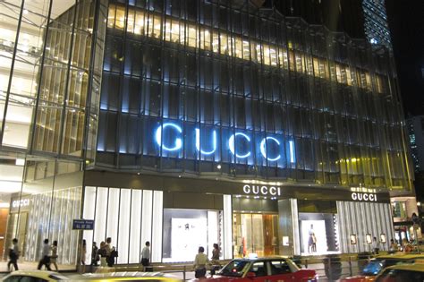 do gucci sales associates get commission|gucci outlet job.